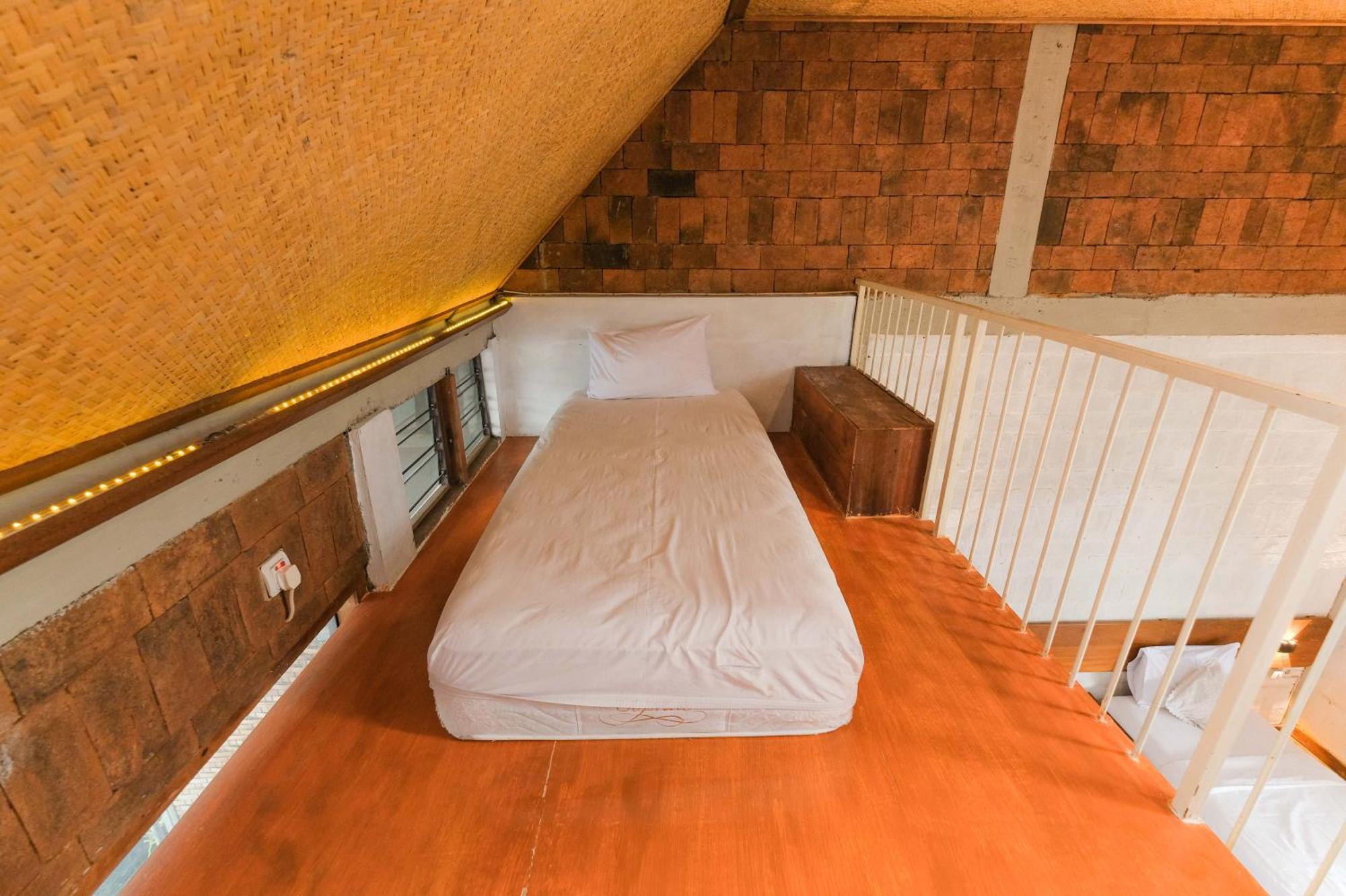Djajanti House Bed and Breakfast Σεμαράνγκ Εξωτερικό φωτογραφία